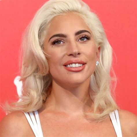 Born march 28, 1986), known professionally as lady gaga, is an american singer, songwriter, and actress. Lady Gaga dévoile ses vergetures à la poitrine sur Instagram