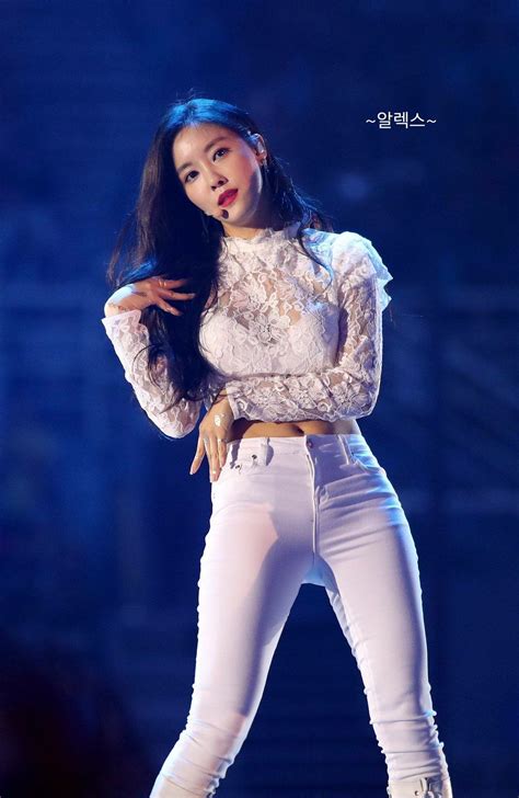 Hyomin Blue Skinny Jeans White Jeans Asian Girl Kpop Girl Groups Kpop Girls Kara Young