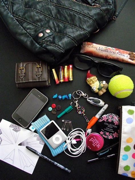 Pin By Tracy Lawrence On Whats In Your Bag Purse Essentials Handbag