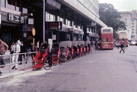 30 Interesting Color Photographs Capture Street Scenes Of Hong Kong In