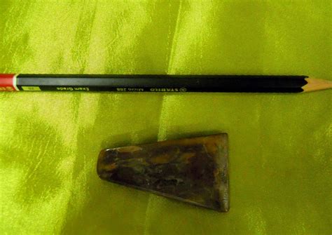 Menurut ajaran mereka, sujud perlu dilakukan pada bumi yang bersih seperti tanah, batu, pasir, rumput. House Of Mystic: BATU PETIR/ BATU LITAR