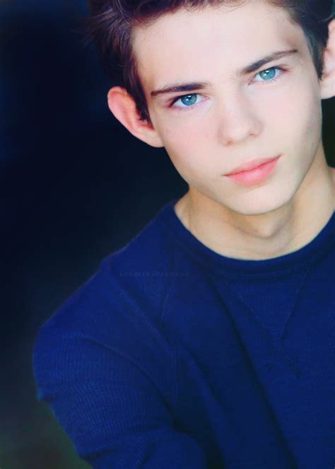 Once Upon A Time Peter Pan Actor Robbie Kay