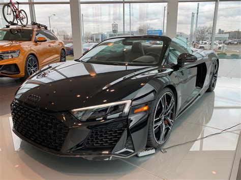 Take the facelifted 2020 audi r8 : Audi Queensway | 2020 Audi R8 Spyder 5.2 V10 Performance ...