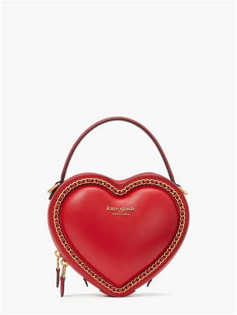 10 tas warna merah untuk melengkapi tampilan valentine