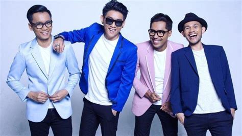 Berikut adalah lirik serta chord lagu ujung aspal pondok gede dari iwan fals. Chord Kunci Gitar dan Lirik Lagu Menemukanmu - Seventeen, Kini Ku Menemukanmu, di Ujung Waktuku ...