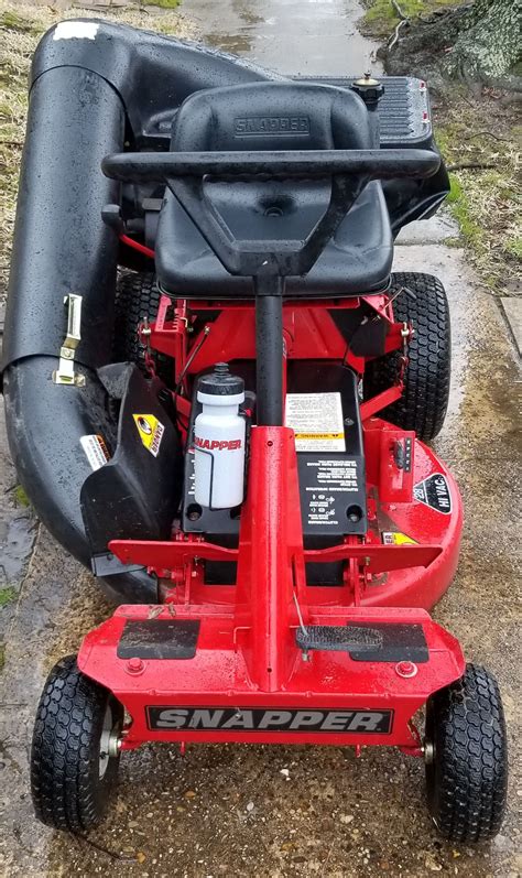 Snapper 28" Hi-Vac Riding Mower Model 281223BVE for Sale in Newport