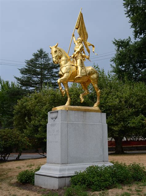 Filejoan Of Arc Statue With Pedestal Portland Oregon