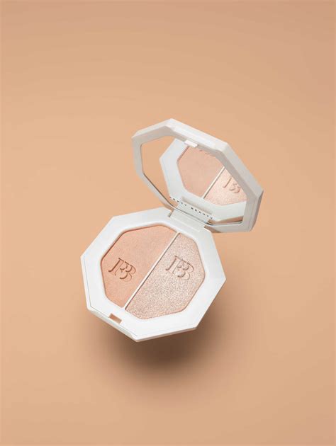 Rihanna Launches Fenty Beauty A Global Makeup Brand In