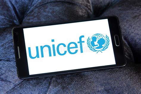 Organizations such as unicef and unesco are there to help with these. Flaggen Der UNICEF, Des NATOs, Der Vereinten Nationen Und ...