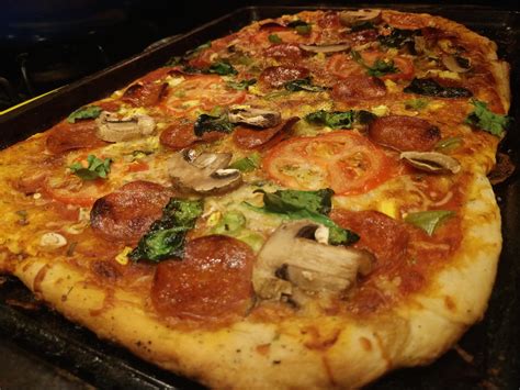 If you work outside the hours of 7 am to 6 pm, then you are not alone. Last nights late night dinner 🍕 : Pizza