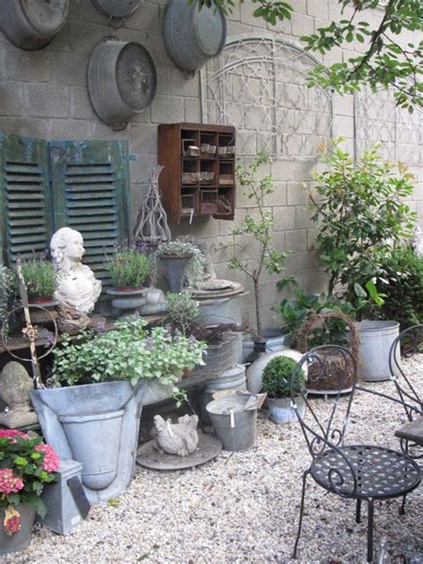 Here we are again with some real nice shabby style decor items but this time for the sims 4. Vintage garten gestalten