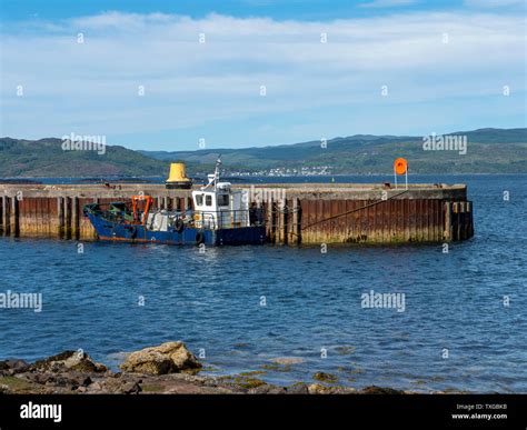 Tarbert Loch Fyne Scotland Boat Hi Res Stock Photography And Images Alamy