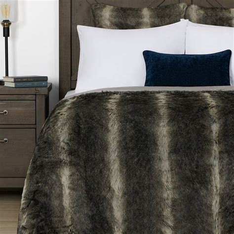 Fauna Faux Fur Bedspread Queen Grey W Urban Barn