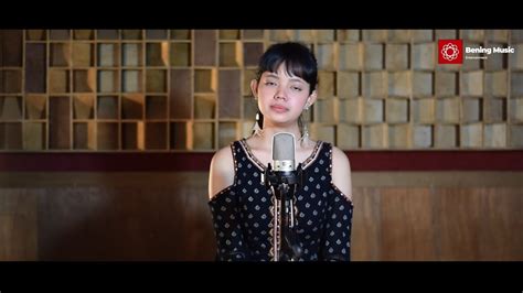 G tak bisa kutahan laju angin em untuk semua kenangan yang berlalu. Savelistrik: Chord Gitar Naff Jauh Dilubuk Hatiku