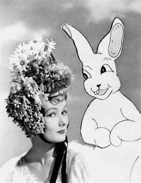17 Vintage Photographs Show Women Wearing Crazy Easter Bonnets In The