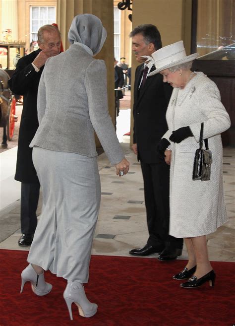 Queen Welcomes Turkish President Gul But All Eyes Are On His Wifes