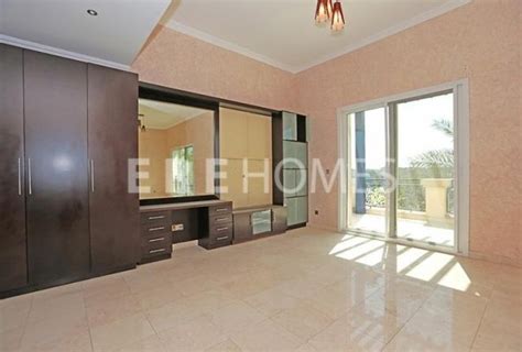 7 Bedroom Villa For Sale In Emirates Hills Villas Emirates Hills By