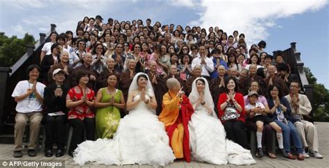 Lesbian Couple Celebrate Taiwans First Buddhist Same Sex Wedding