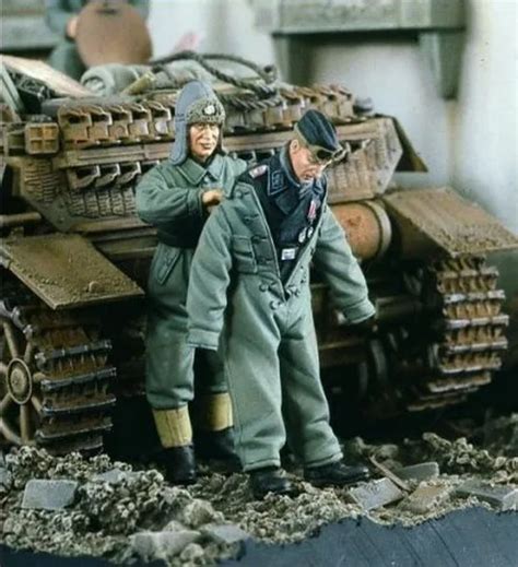 Scale Models 135 Ww2 German Tank Crews Dressed Figure Resin Model Kit