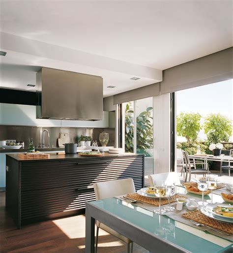 Te asesoraremos en los materiales de tus muebles, el diseño y la distribución y te ayudaremos a encontrar los electrodomésticos ideales en función de tus te recomiendo que te informes acerca de nuestros servicios de reformas sin obras. Renovar la cocina sin obras