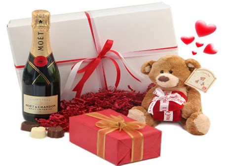 The best gifts and ideas for a romantic anniversary or valentine's day. Things to do On Valentine's Day - Chronicles of a confused ...