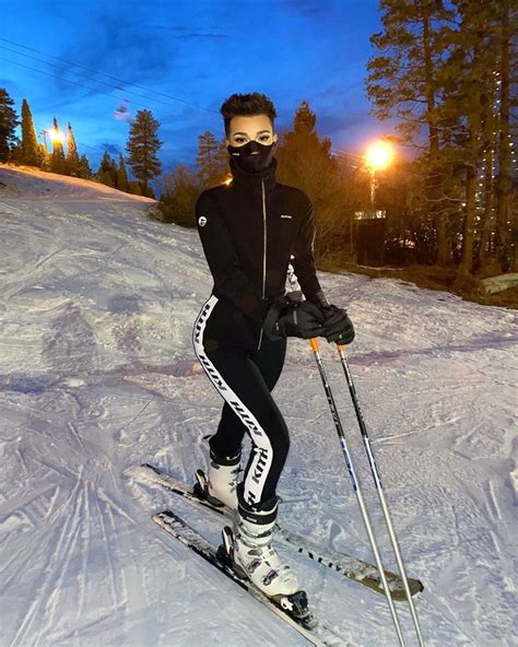 James Charles в Instagram Went Skiing Last Night For The First Time