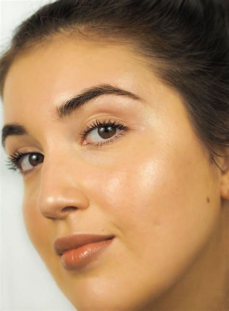 How To Use Face Gloss For Your Dewiest Highlight Yet Natural Dewy