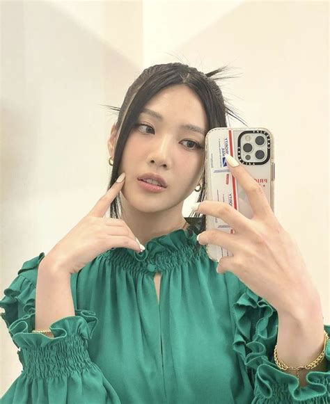 Joy On Instagram “🌸💛🌸 Wkorea Tods Ad” Red Velvet Joy Joy