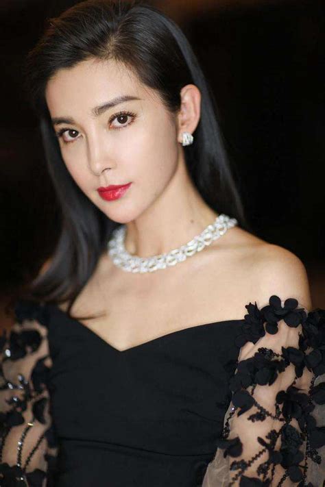 he had a personal relationship with zhao wei li bingbing knelt down to recognize his godfather