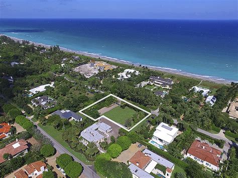 Beautiful Building Lot In The Heart Of Jupiter Island A Luxury Home For Sale In Jupiter Island