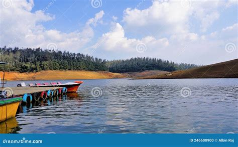 En Bote En El Hermoso Lago Pykara Toty Tamilnadu Experiencia