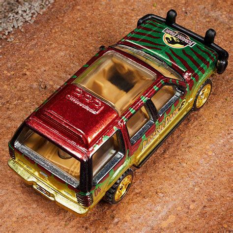 1993 Ford Explorer From Jurassic Park Gets Premium Diecast Treatment