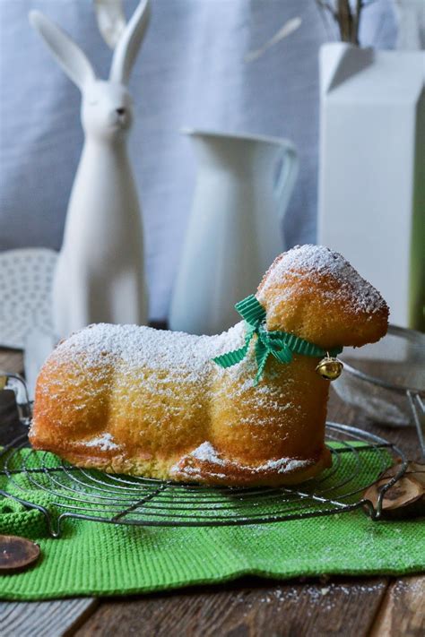 Den kuchen aus der form lösen und mit puderzucker nach belieben bestäuben. Saftiges Osterlamm | Saftig, Ostern, Lamm