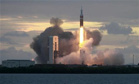 Nasas Orion Capsule Blasts Off On First Step To Mars