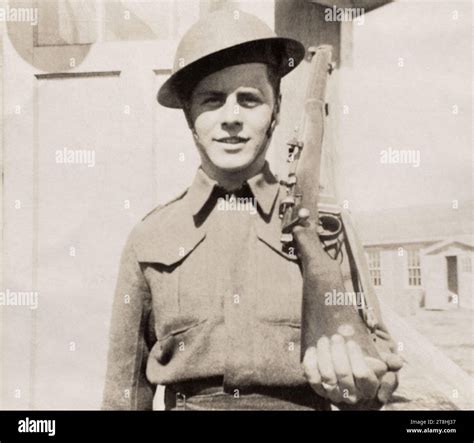 Ww2 British Soldier Uniform Hi Res Stock Photography And Images Alamy