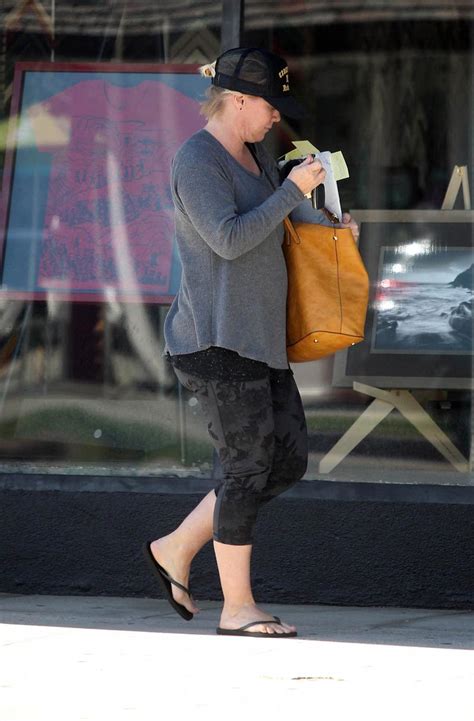 Jennie Garth Shows Off Shocking Weight Gain In Stretched To The Limit Yoga Gear