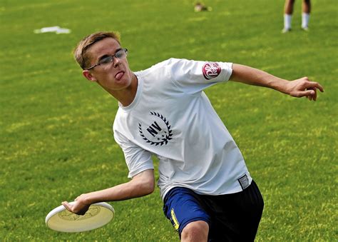 Ultimate Frisbee growing in Naperville - Naperville Sun