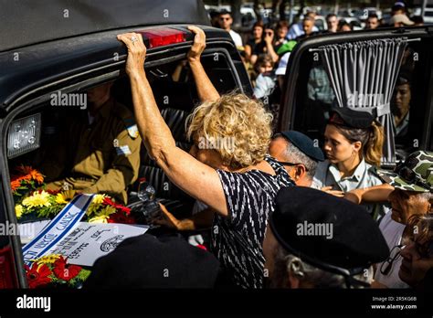 Rishon Le Tsiyon Israel 04th June 2023 Relatives Mourn Over The Coffin Of Lia Ben Nun One