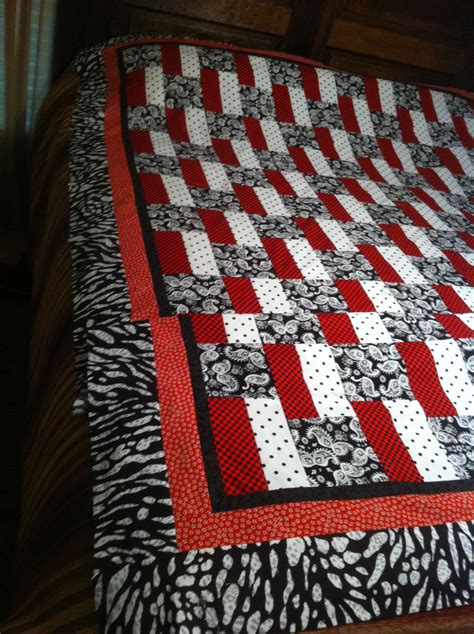 Pattern Called Threes A Quilt Used Three Fabrics For The Top I