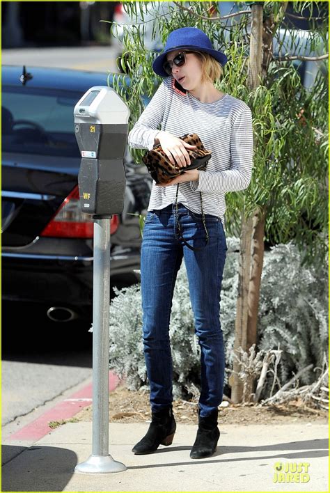 Emma Roberts Enjoys Catching Up On Girls With Yummy Cake By Her Side Photo 3069607 Emma