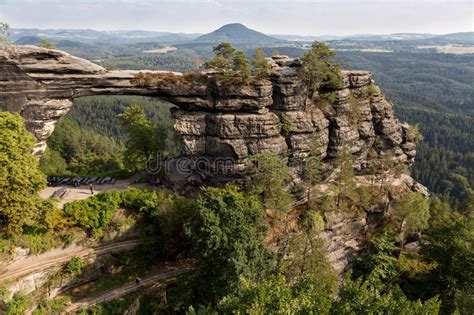 České švýcarsko přeje cyklistickým výletům, dlouhým procházkám s průvodcem či po. Pravcicka Brana In The Czech Republic Stock Image - Image ...