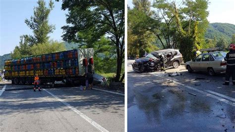 Accident Cu Patru Autovehicule Pe Valea Oltului Ase Oameni Au Fost