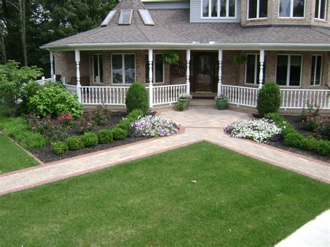 Light delight bright landscaping ideas. front walkway #landscaping | Home porch, Front walkway ...