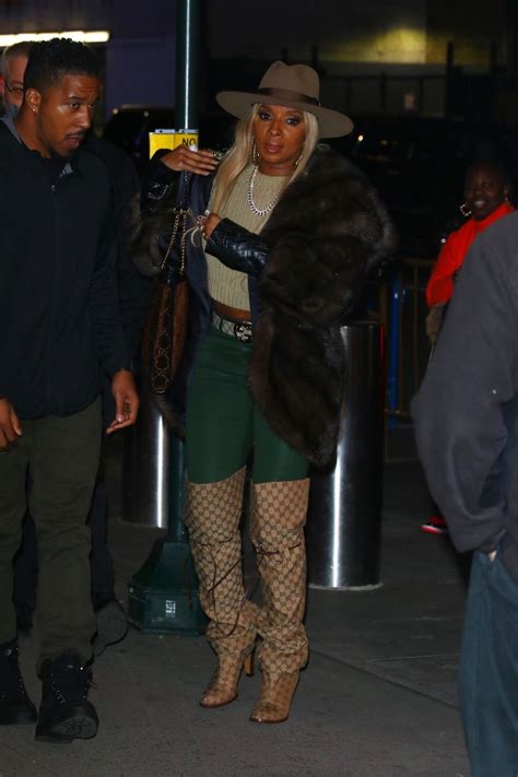Get The Look Mary J Bliges 76ers X Knicks Game Gucci Thigh High