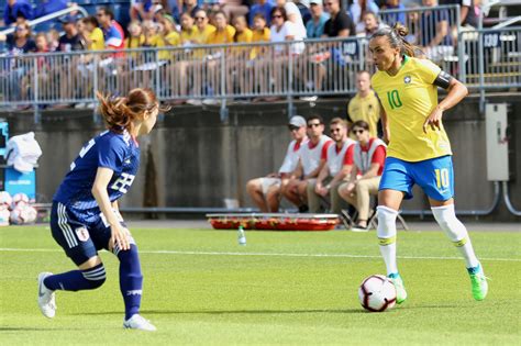 Seleção brasileira feminina entra em campo hoje (11) para jogo contra a equipe russa, em amistoso. CBF confirma participação da Seleção Feminina em torneio ...