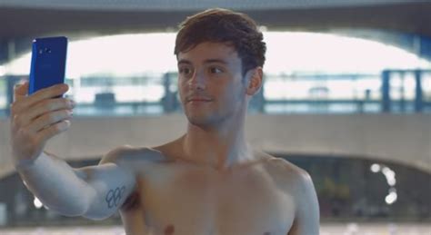 Htc U Commercial Song Olympic Diver Tom Daley Taking Selfies