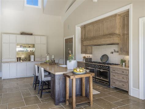 Farmhouse contemporary canella rustik kitchen. Napa Valley Farmhouse with Neutral Interiors - Home Bunch ...