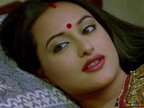 Hot Actress Sonakshi Sinhas Kissable Lips