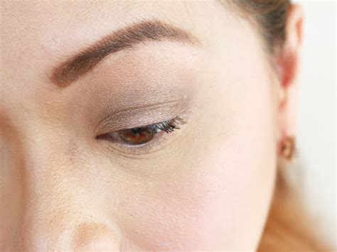 Highlight brow bones with a neutral shimmery shade starting from the inner corner and moving outwards. How to Apply Subtle Eyeshadow: 9 Steps (with Pictures) - wikiHow