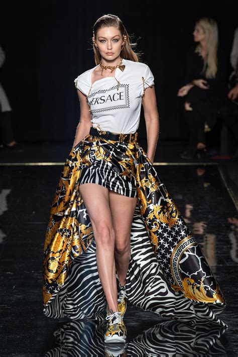 Versace Pre Fall 2021 Collection Runway Fashion Couture Versace
